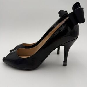 J. Renee Ellasee Black Crinkled Patent Peep Toe Bow Pumps Heels Sz 8 EUC